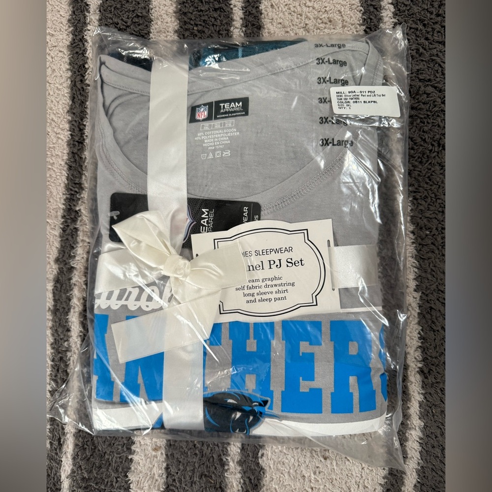 NWT WOMENS NFL PAJAMA SET WITH LONG SLEEVE TOP AND PANTS *PANTHERS*